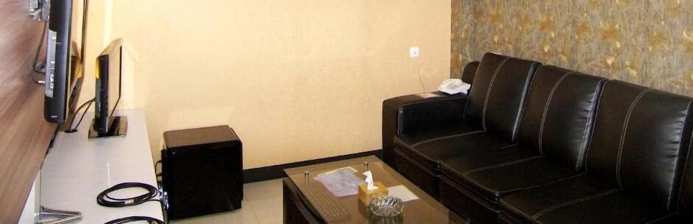 Hotel Harmony In & Karaoke Pontianak Exterior photo